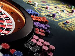 Ilustrasi dokumen syarat dan ketentuan yang jelas dan terpercaya di platform digital